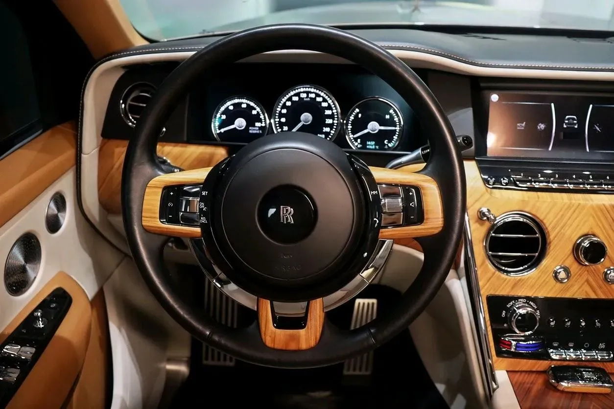 2018 Rolls-Royce Cullinan 6.7T 571HP V12 8AT,autocango,china used car exporter,china ev exporter,chinese used car exporter,chinese used ev exporter