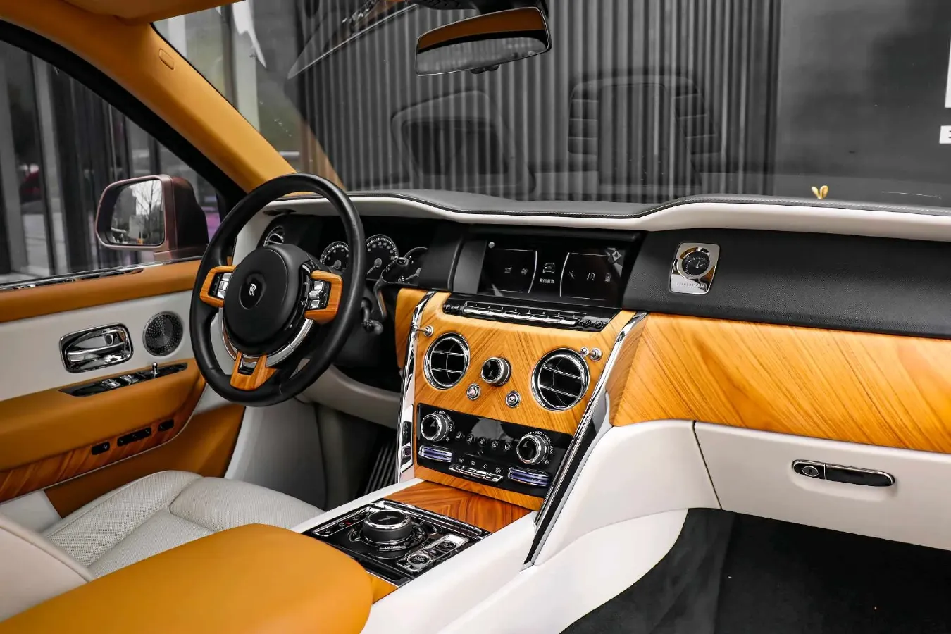 2018 Rolls-Royce Cullinan 6.7T 571HP V12 8AT,autocango,china used car exporter,china ev exporter,chinese used car exporter,chinese used ev exporter