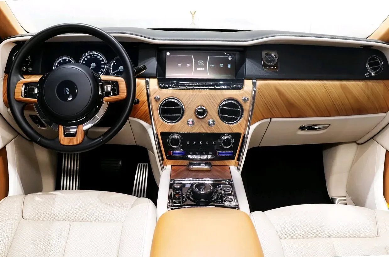 2018 Rolls-Royce Cullinan 6.7T 571HP V12 8AT,autocango,china used car exporter,china ev exporter,chinese used car exporter,chinese used ev exporter