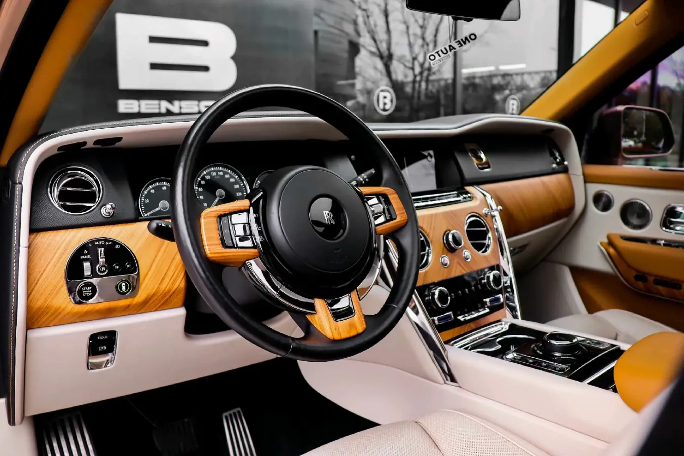 2018 Rolls-Royce Cullinan 6.7T 571HP V12 8AT,autocango,china used car exporter,china ev exporter,chinese used car exporter,chinese used ev exporter