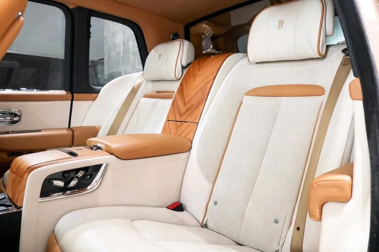 2018 Rolls-Royce Cullinan 6.7T 571HP V12 8AT,autocango,china used car exporter,china ev exporter,chinese used car exporter,chinese used ev exporter