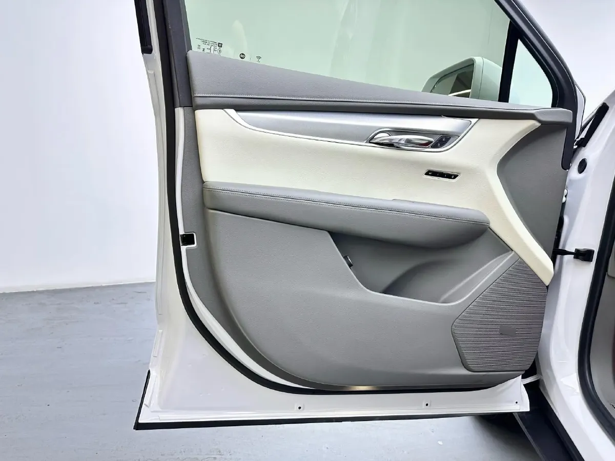 2024 Cadillac XT5 2.0T 237HP L4 9AT,autocango,china used car exporter,china ev exporter,chinese used car exporter,chinese used ev exporter