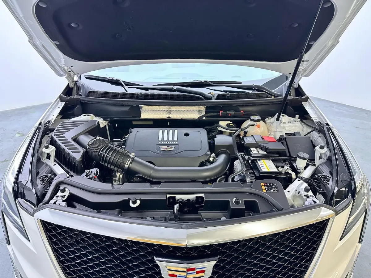 2024 Cadillac XT5 2.0T 237HP L4 9AT,autocango,china used car exporter,china ev exporter,chinese used car exporter,chinese used ev exporter