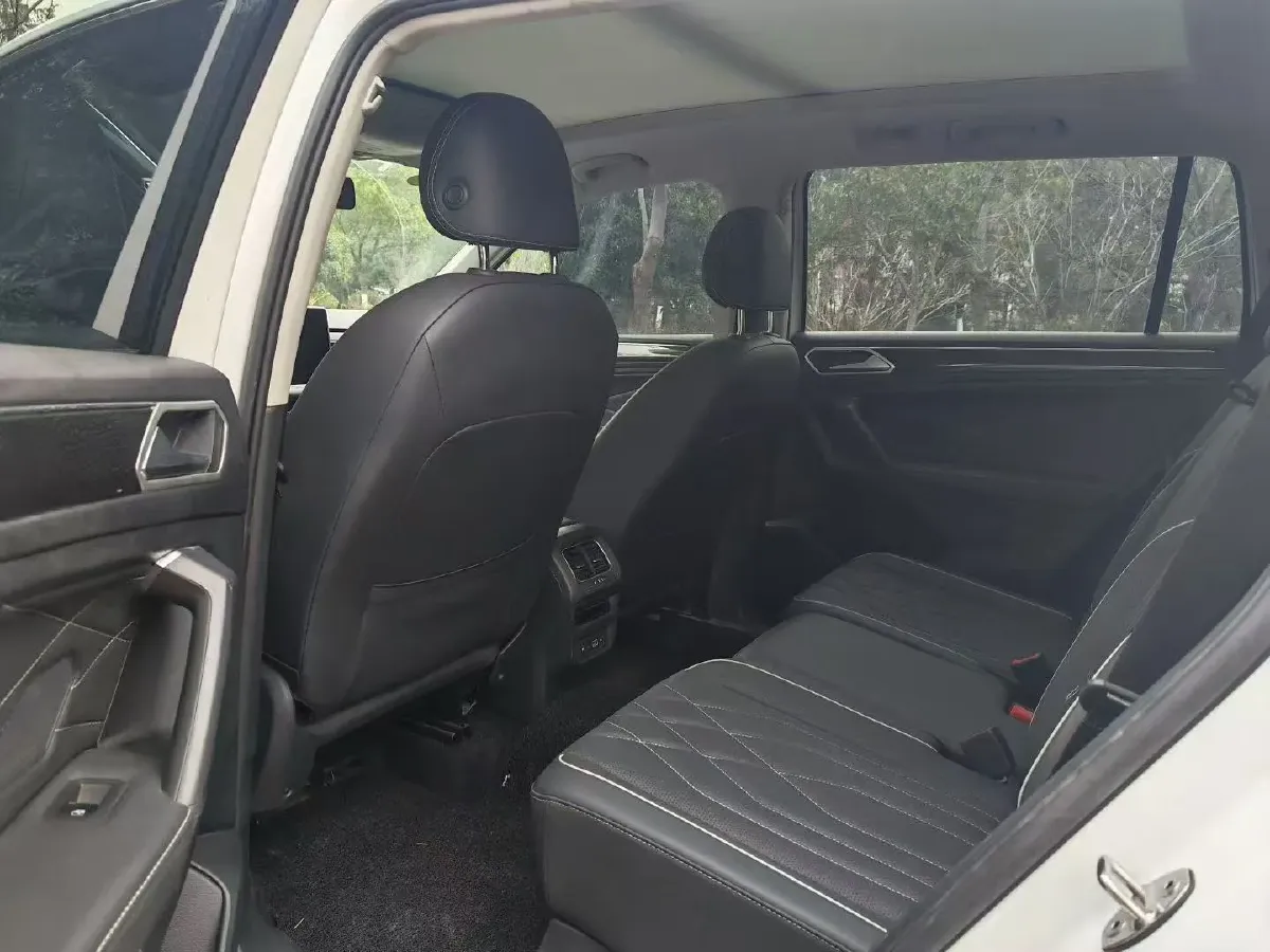 2023 Volkswagen Tiguan L 1.5T 160HP L4 7DCT,autocango,china used car exporter,china ev exporter,chinese used car exporter,chinese used ev exporter