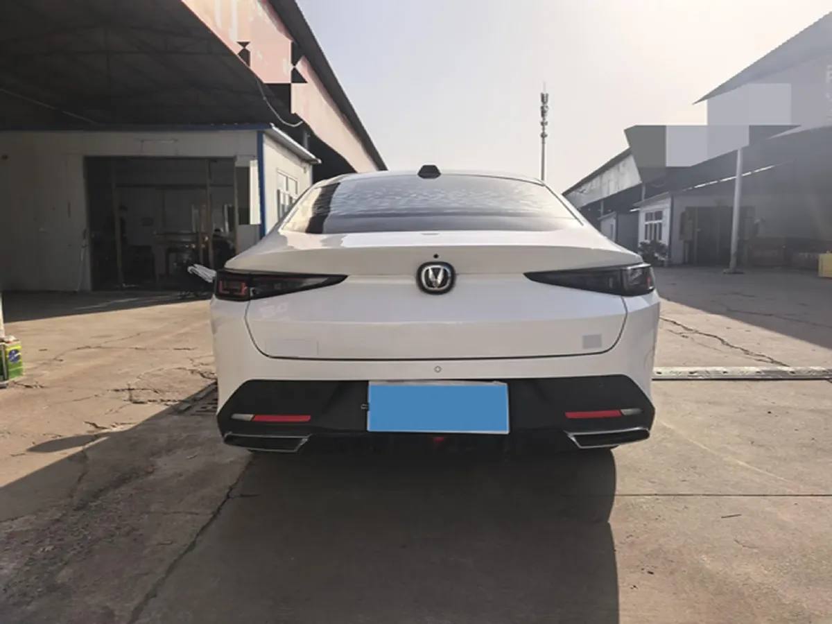 2023 ChangAn Lamore 1.5T 170HP L4 7DCT,autocango,china used car exporter,china ev exporter,chinese used car exporter,chinese used ev exporter