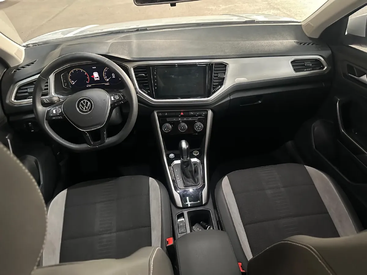 2022 Volkswagen T-Roc 1.4T 150HP L4 7DCT,autocango,china used car exporter,china ev exporter,chinese used car exporter,chinese used ev exporter