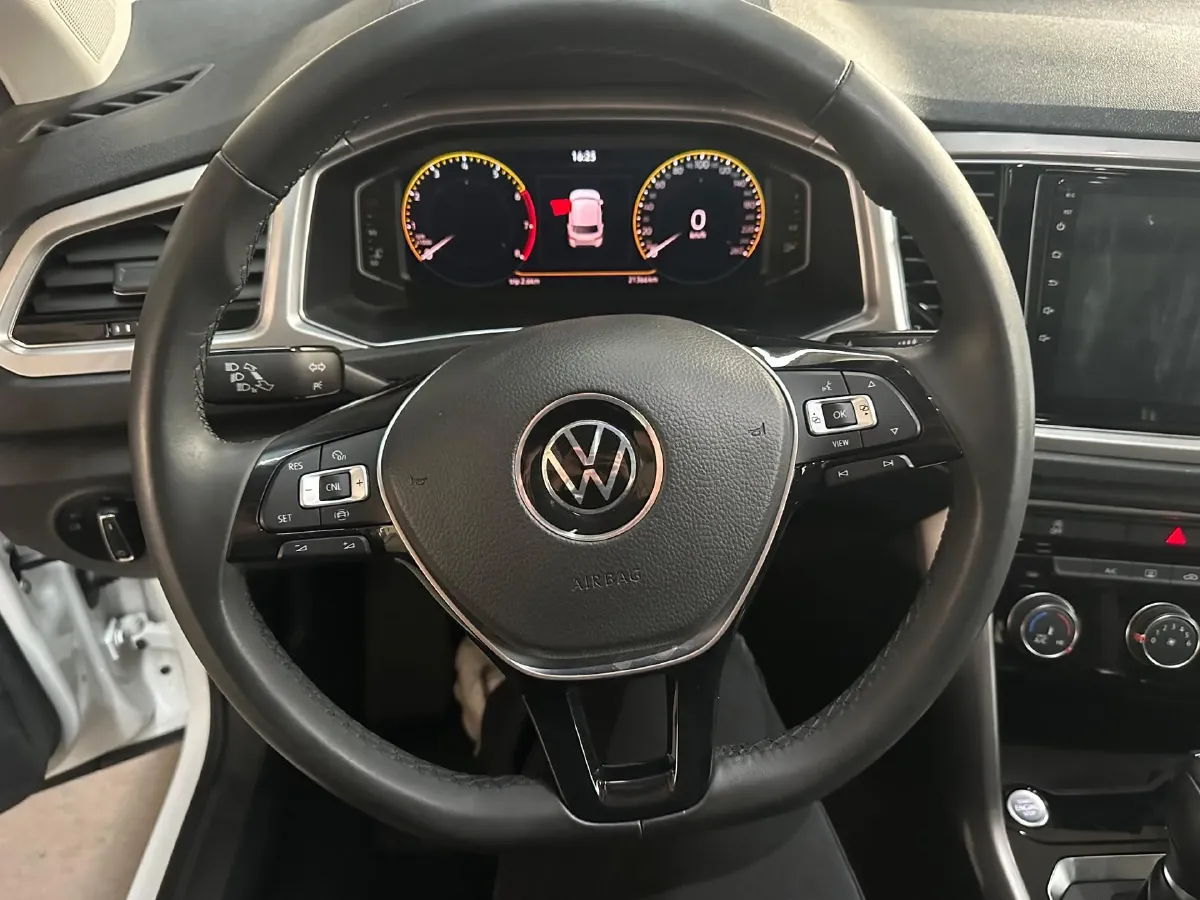 2022 Volkswagen T-Roc 1.4T 150HP L4 7DCT,autocango,china used car exporter,china ev exporter,chinese used car exporter,chinese used ev exporter