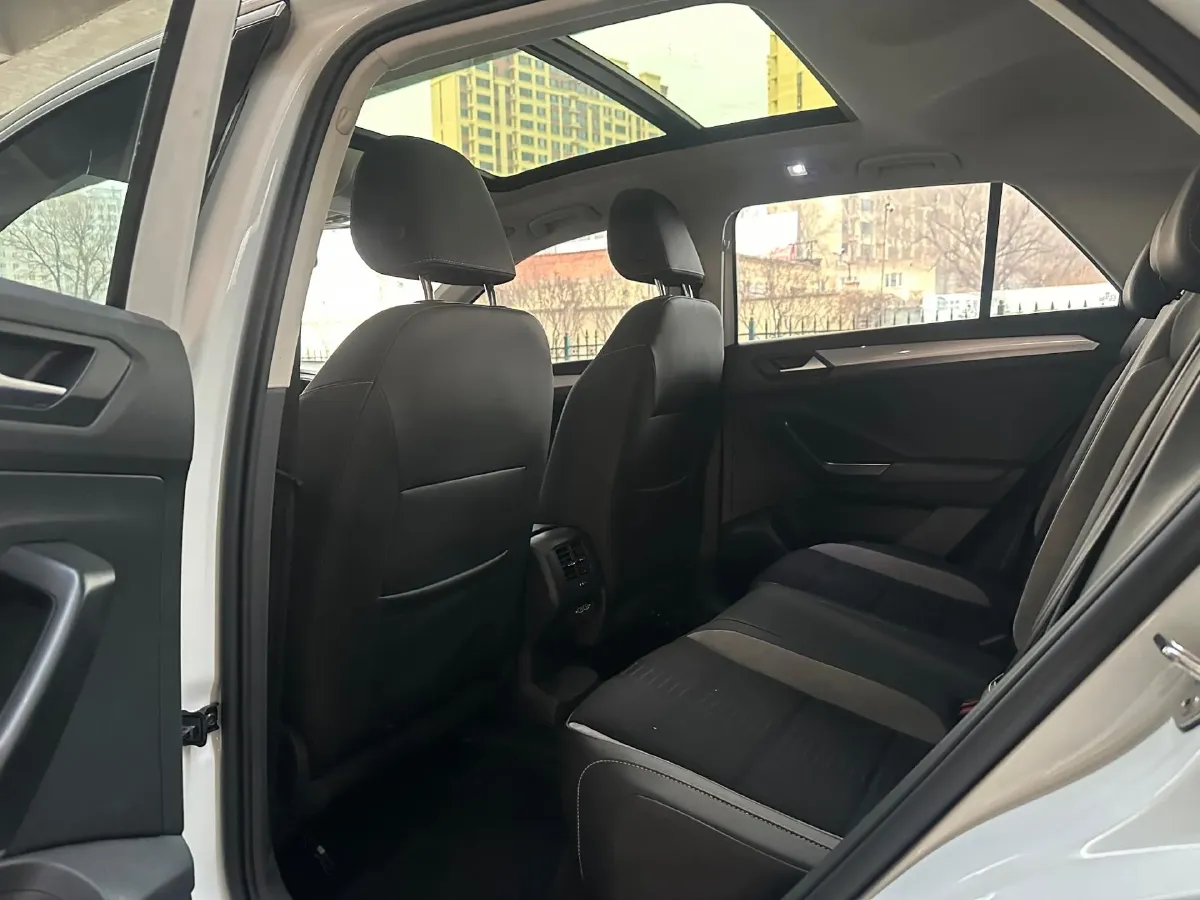 2022 Volkswagen T-Roc 1.4T 150HP L4 7DCT,autocango,china used car exporter,china ev exporter,chinese used car exporter,chinese used ev exporter