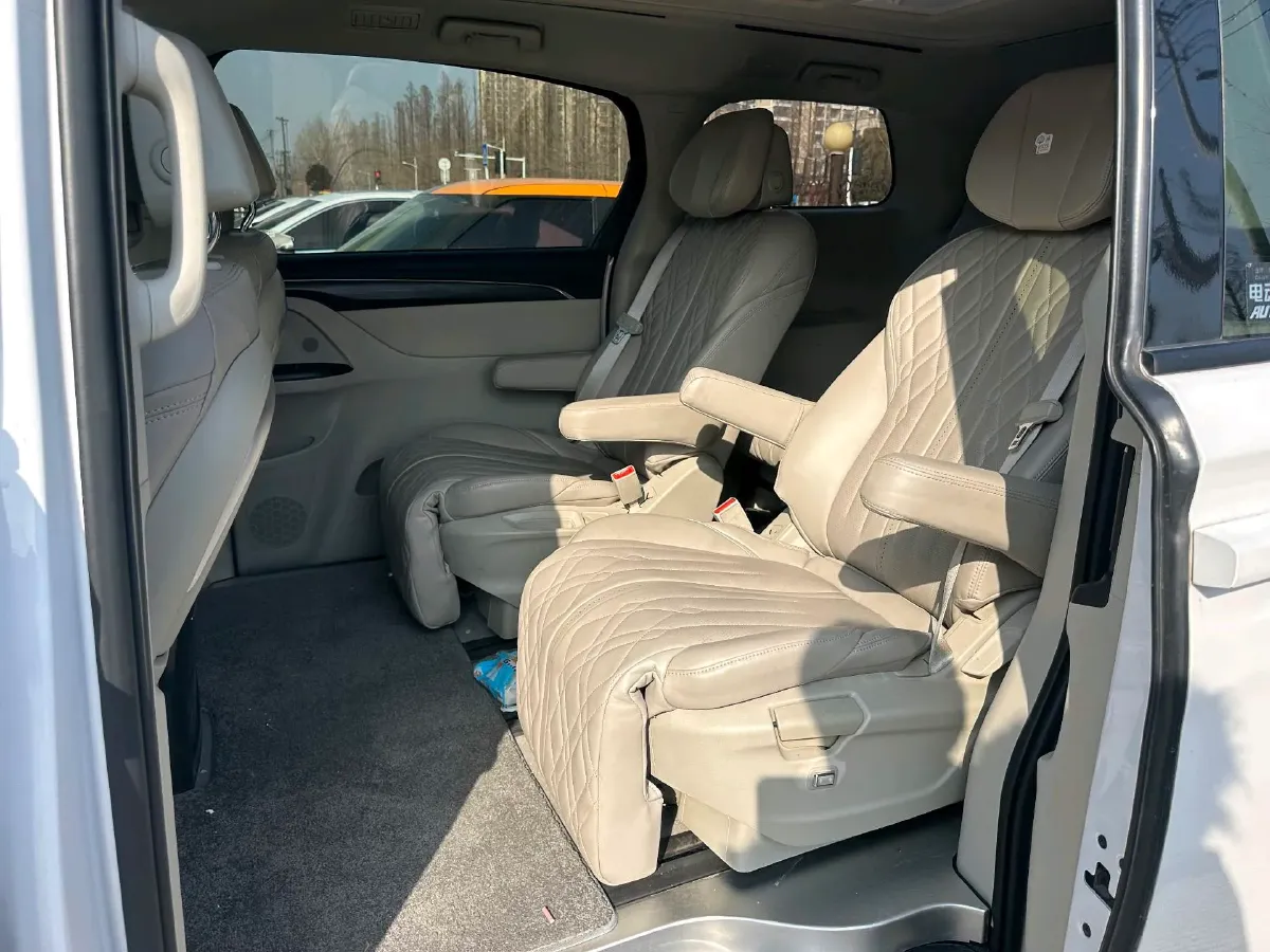 2023 Buick GL8 2.0T 237HP L4 9AT,autocango,china used car exporter,china ev exporter,chinese used car exporter,chinese used ev exporter