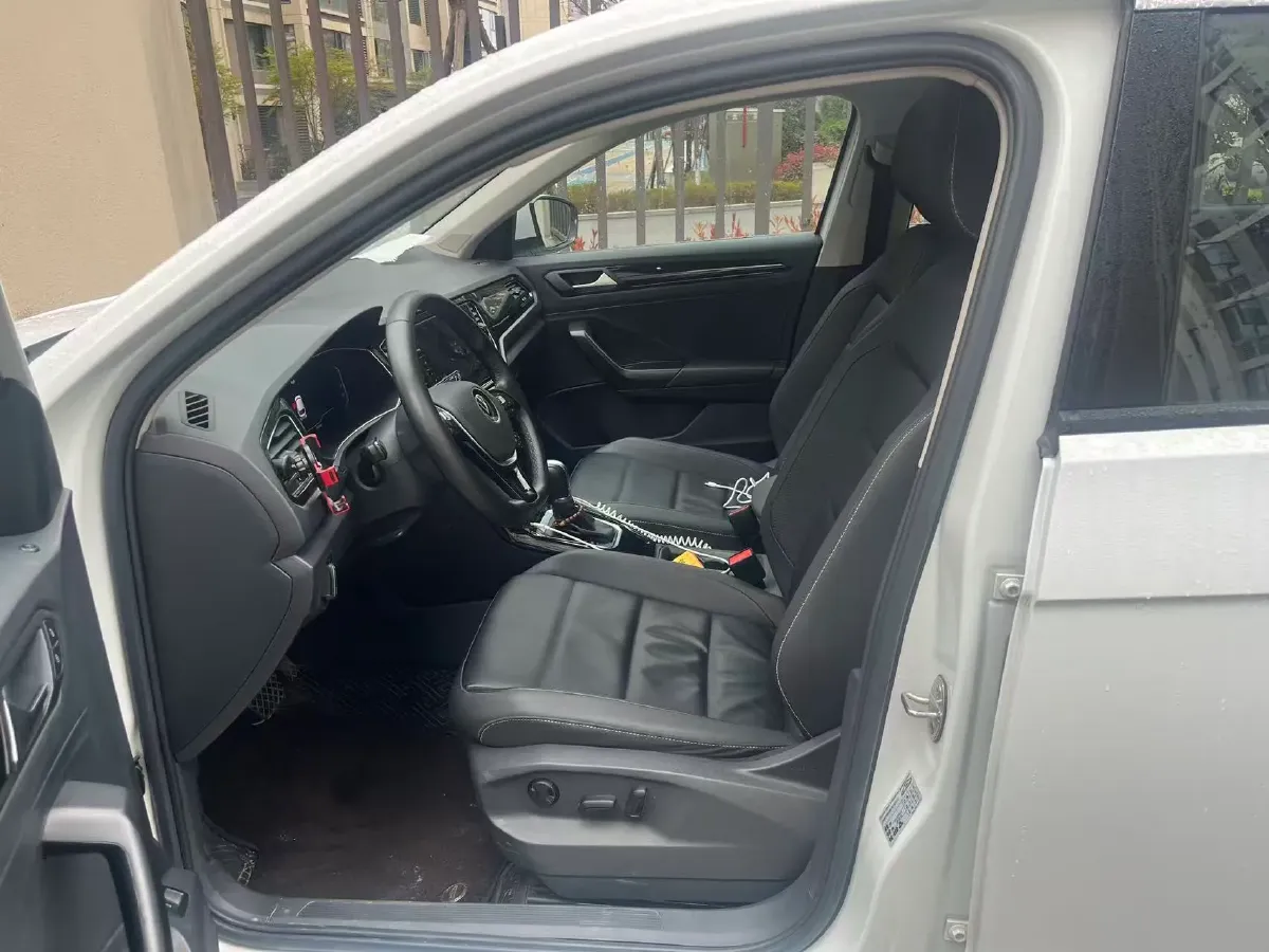 2022 Volkswagen T-Roc 1.4T 150HP L4 7DCT,autocango,china used car exporter,china ev exporter,chinese used car exporter,chinese used ev exporter