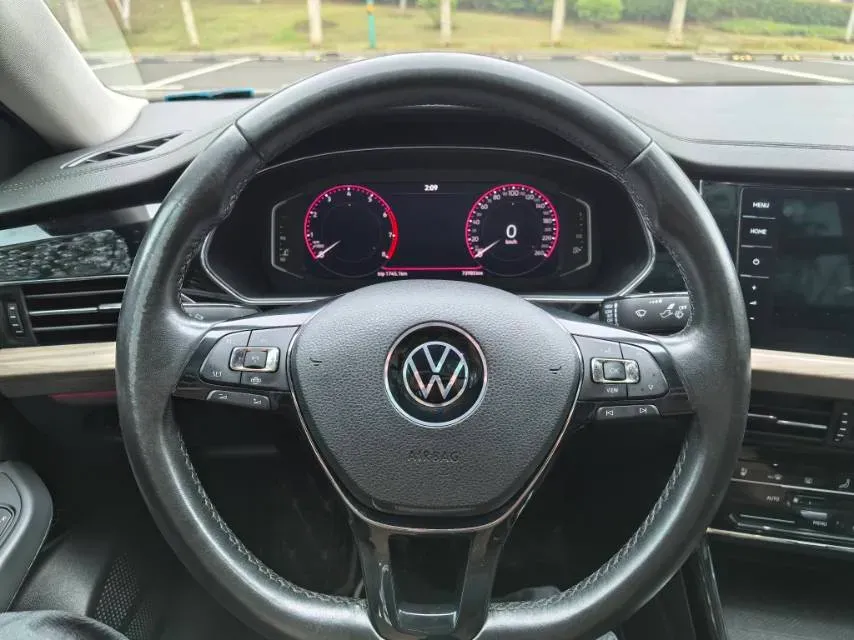 2021 Volkswagen Passat 2.0T 186HP L4 7DCT,autocango,china used car exporter,china ev exporter,chinese used car exporter,chinese used ev exporter