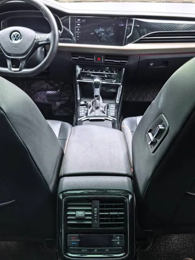 2021 Volkswagen Passat 2.0T 186HP L4 7DCT,autocango,china used car exporter,china ev exporter,chinese used car exporter,chinese used ev exporter