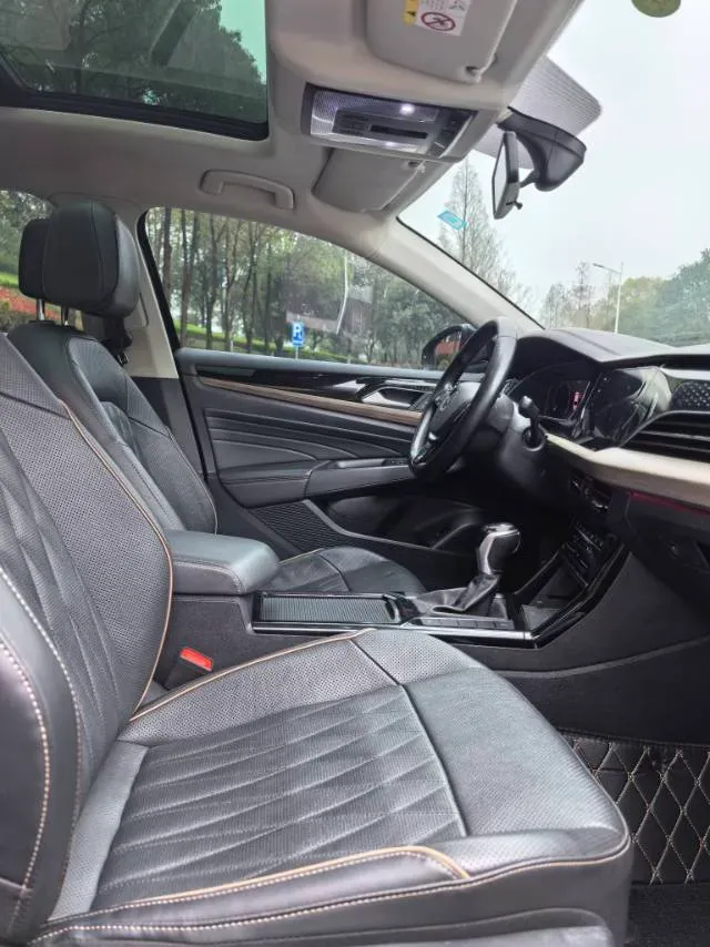 2021 Volkswagen Passat 2.0T 186HP L4 7DCT,autocango,china used car exporter,china ev exporter,chinese used car exporter,chinese used ev exporter