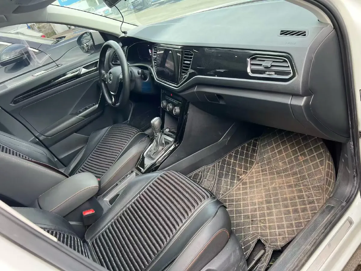 2021 Volkswagen T-Roc 1.4T 150HP L4 7DCT,autocango,china used car exporter,china ev exporter,chinese used car exporter,chinese used ev exporter