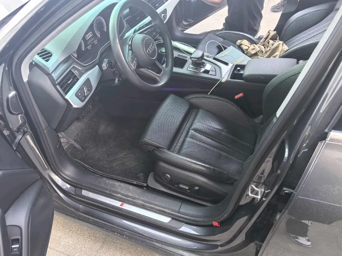 2020 Audi A4L 2.0T 190HP L4 7DCT,autocango,china used car exporter,china ev exporter,chinese used car exporter,chinese used ev exporter