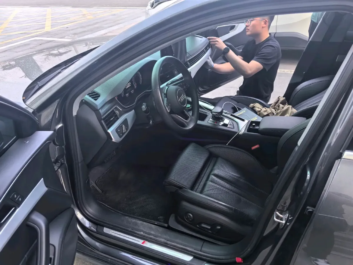 2020 Audi A4L 2.0T 190HP L4 7DCT,autocango,china used car exporter,china ev exporter,chinese used car exporter,chinese used ev exporter