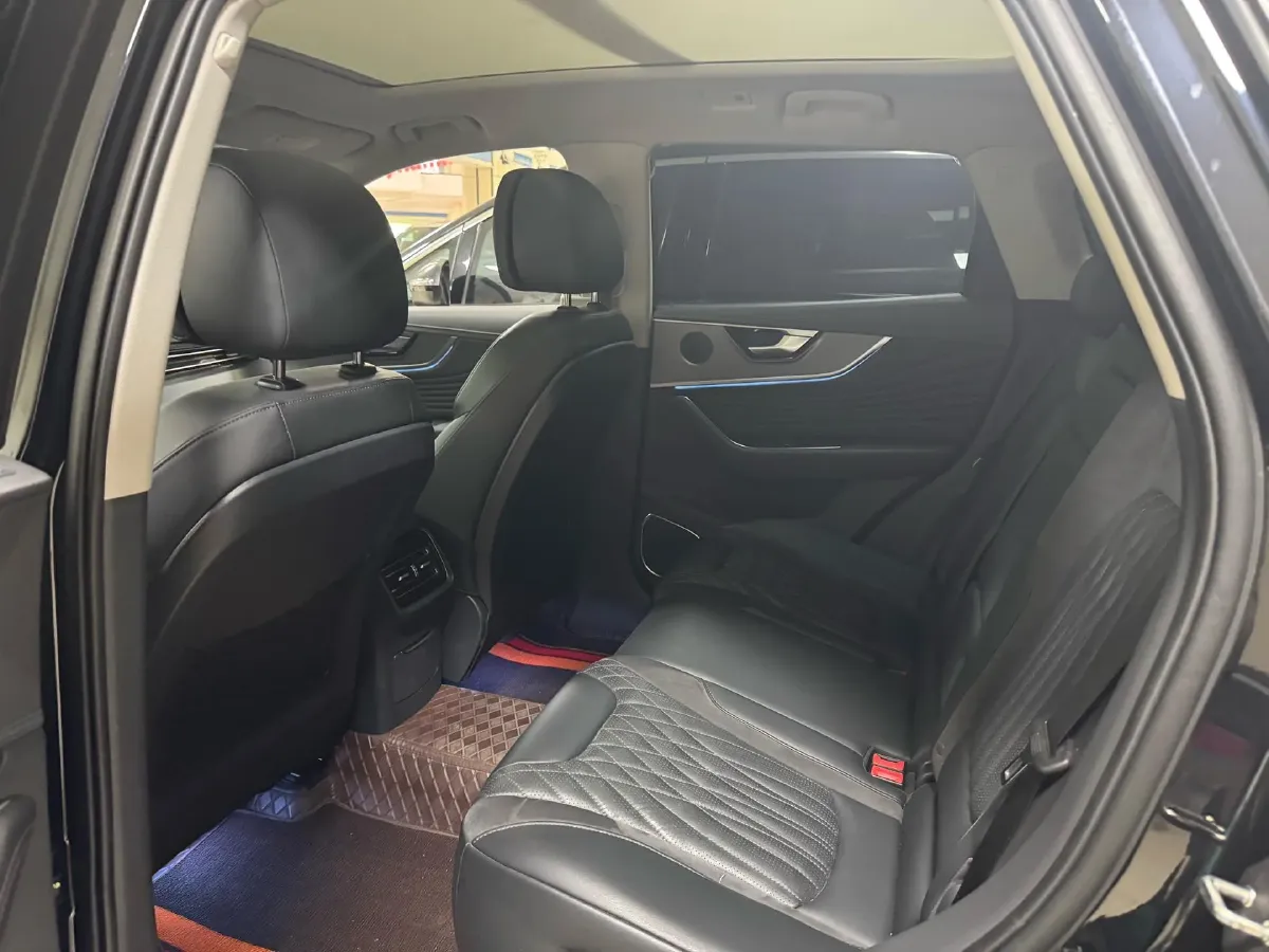 2025 HongQi HS5 2.0T 252HP L4 8AT,autocango,china used car exporter,china ev exporter,chinese used car exporter,chinese used ev exporter