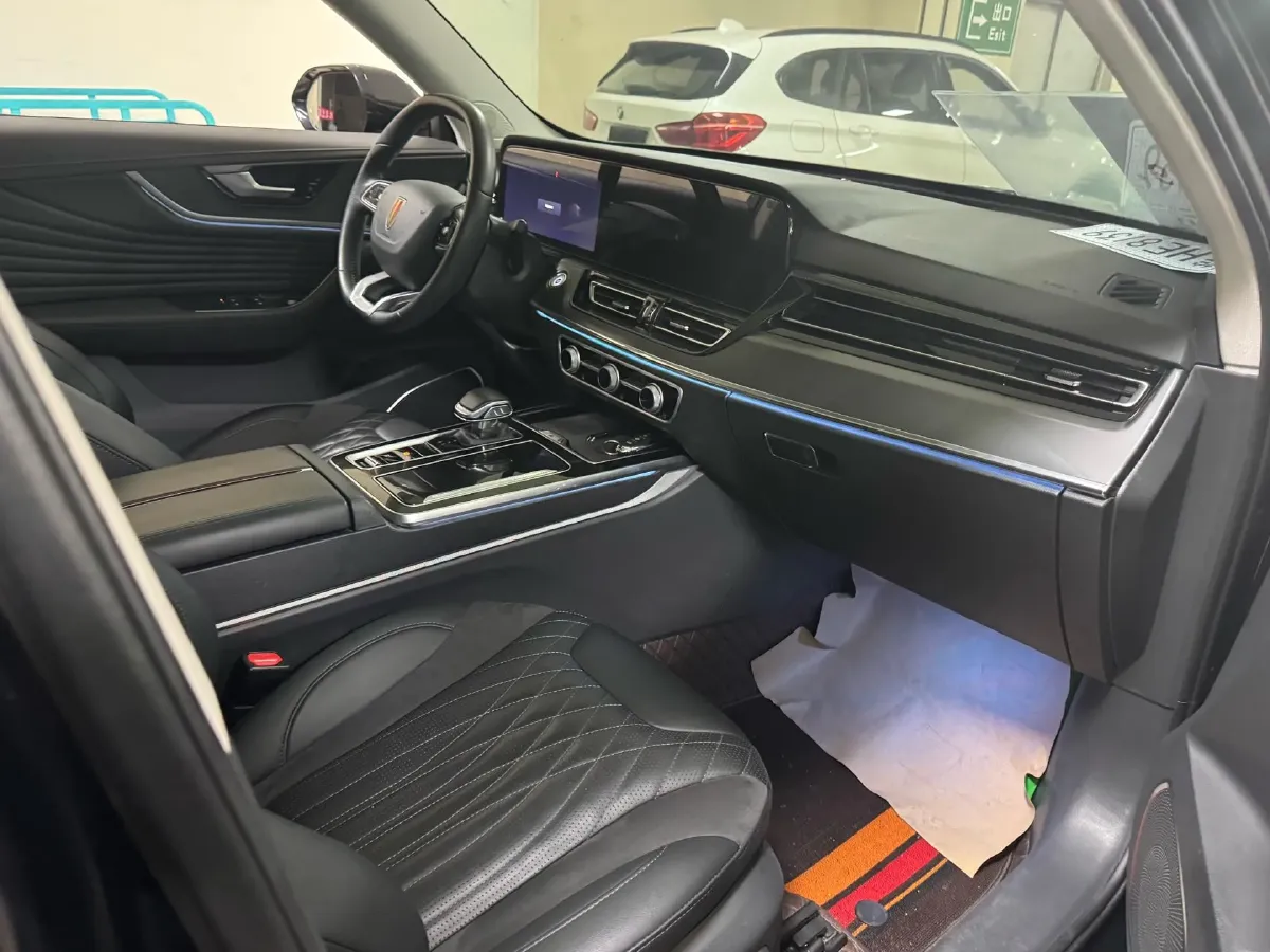 2025 HongQi HS5 2.0T 252HP L4 8AT,autocango,china used car exporter,china ev exporter,chinese used car exporter,chinese used ev exporter