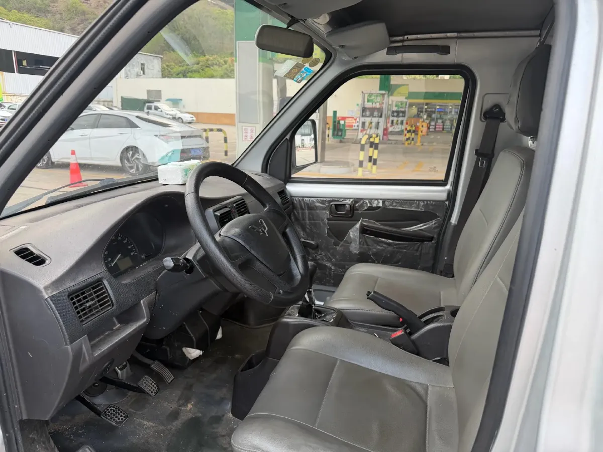 2021 WuLing RongGuang Mini Truck 1.5L 99HP L4 5MT,autocango,china used car exporter,china ev exporter,chinese used car exporter,chinese used ev exporter