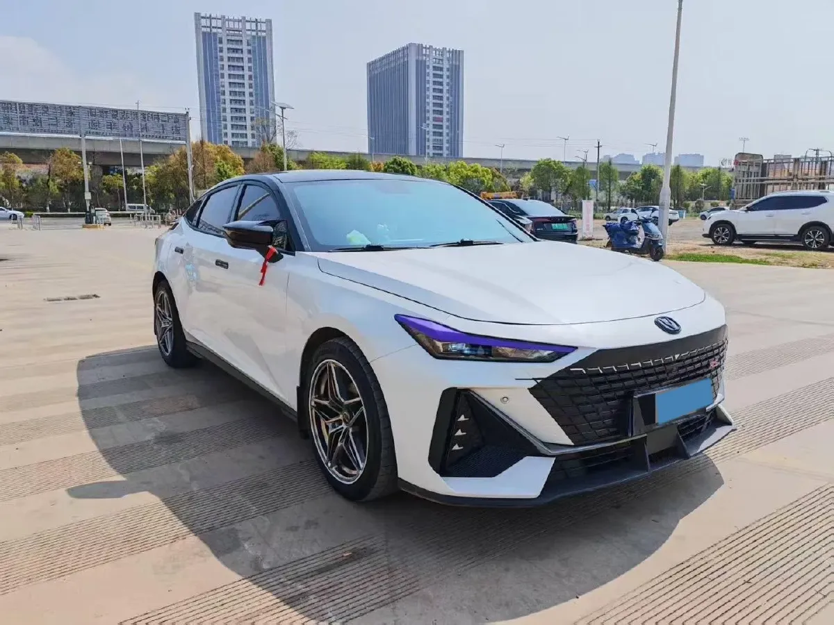 2022 ChangAn UNI-V 1.5T 188HP L4 7DCT,autocango,china used car exporter,china ev exporter,chinese used car exporter,chinese used ev exporter