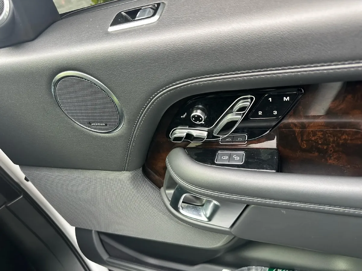 2020 Land Rover Range Rover 3.0T 400HP L6 8AT,autocango,china used car exporter,china ev exporter,chinese used car exporter,chinese used ev exporter