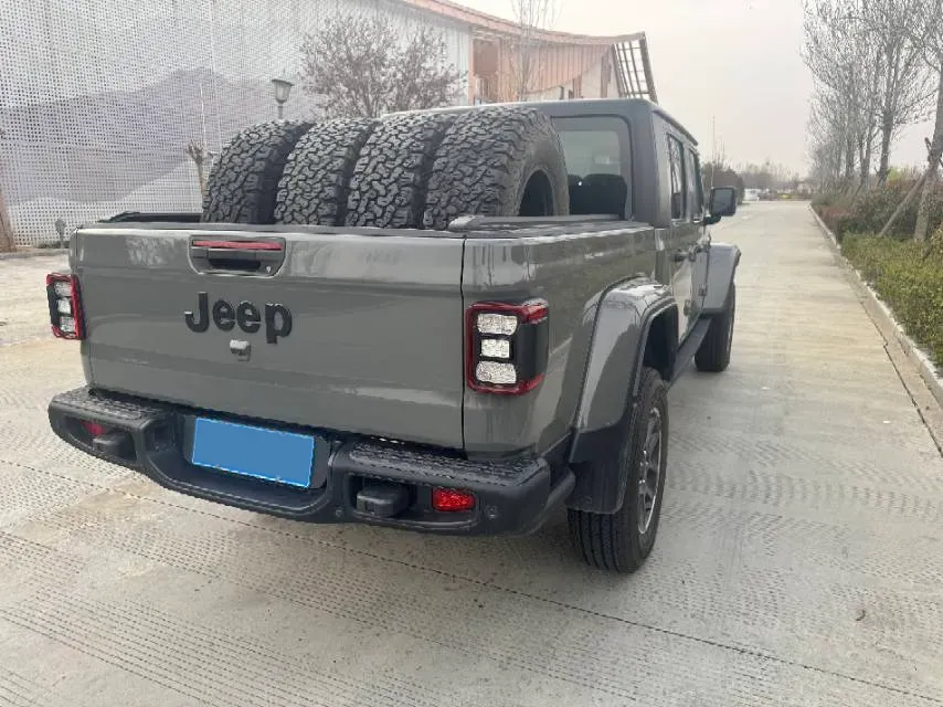 2023 Jeep Gladiator 3.6L 284HP V6 8AT,autocango,china used car exporter,china ev exporter,chinese used car exporter,chinese used ev exporter