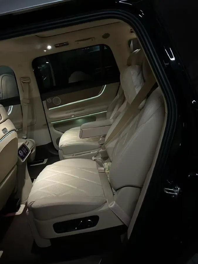 2025 AITO AITO M9 REEV 160HP REEV 52KWH,autocango,china used car exporter,china ev exporter,chinese used car exporter,chinese used ev exporter