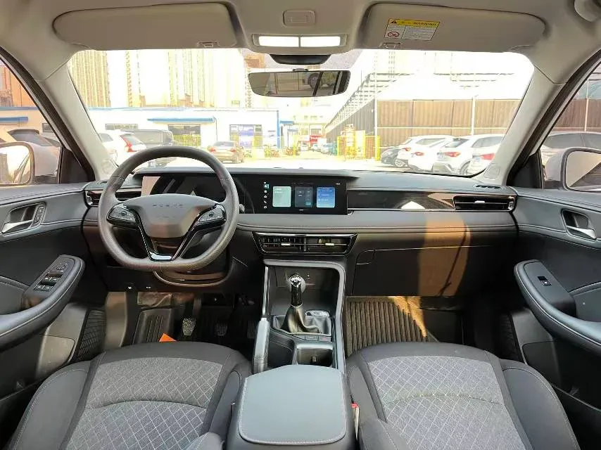 2023 Roewe i5 1.5L 129HP L4 5MT,autocango,china used car exporter,china ev exporter,chinese used car exporter,chinese used ev exporter