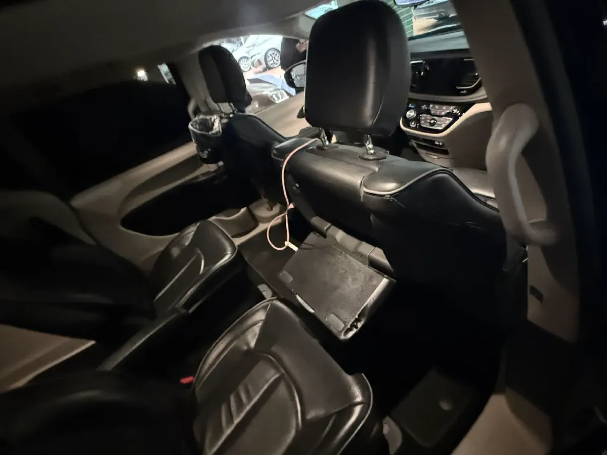 2018 Chrysler Pacifica 3.6L 245HP V6 E-CVT PHEV 16KWH,autocango,china used car exporter,china ev exporter,chinese used car exporter,chinese used ev exporter