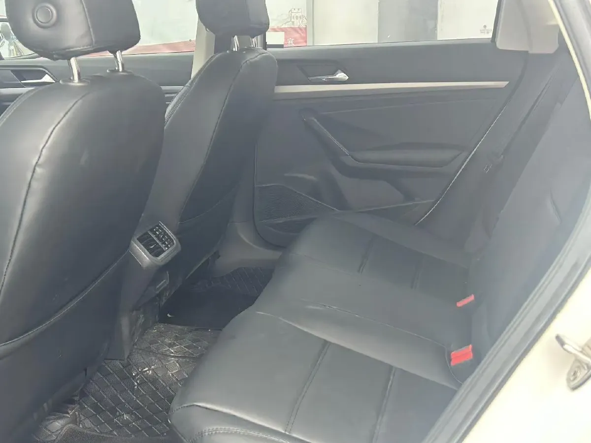 2018 Landwind XiaoYao 1.5T 163HP L4 CVT,autocango,china used car exporter,china ev exporter,chinese used car exporter,chinese used ev exporter