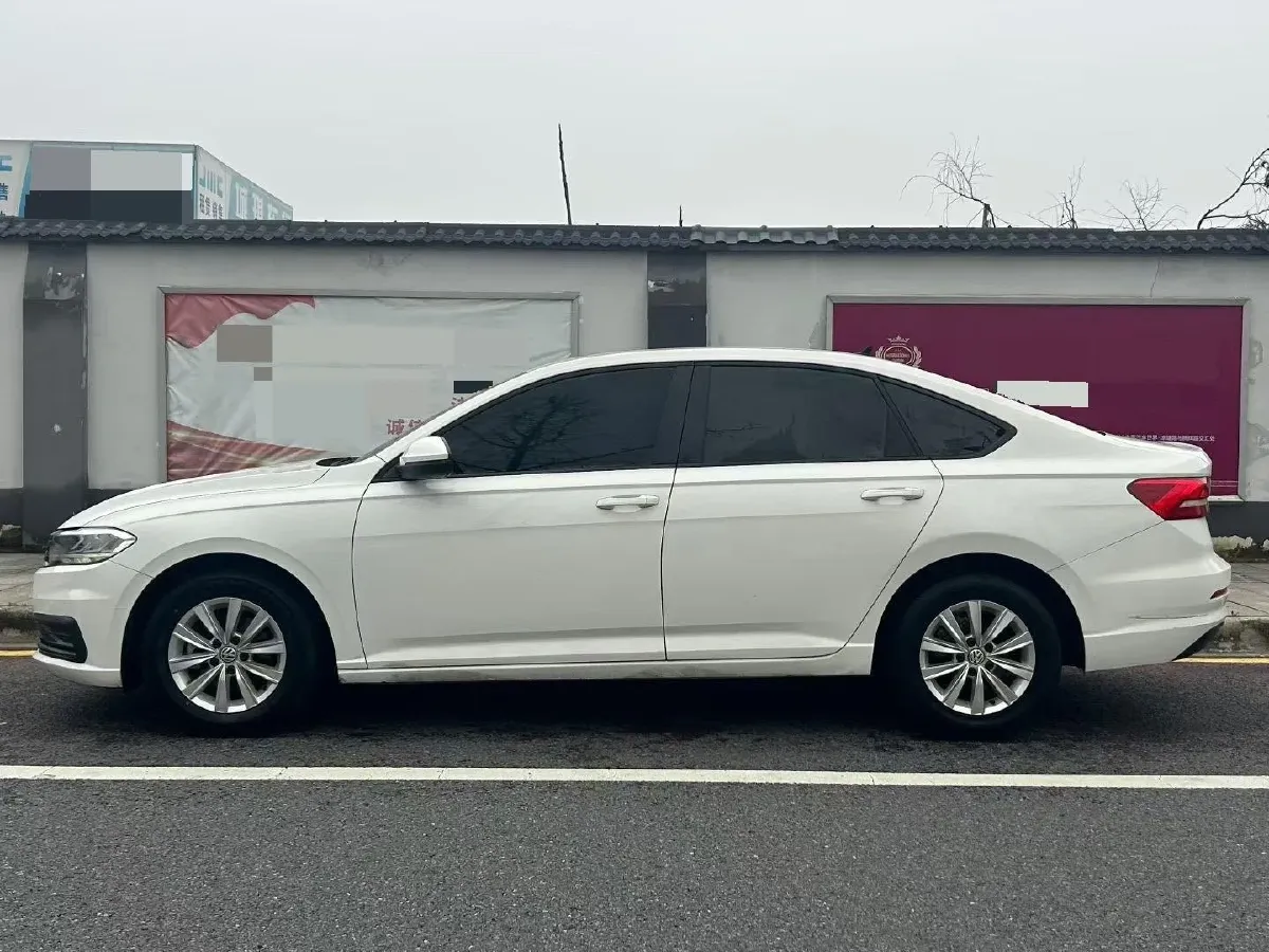 2018 Landwind XiaoYao 1.5T 163HP L4 CVT,autocango,china used car exporter,china ev exporter,chinese used car exporter,chinese used ev exporter