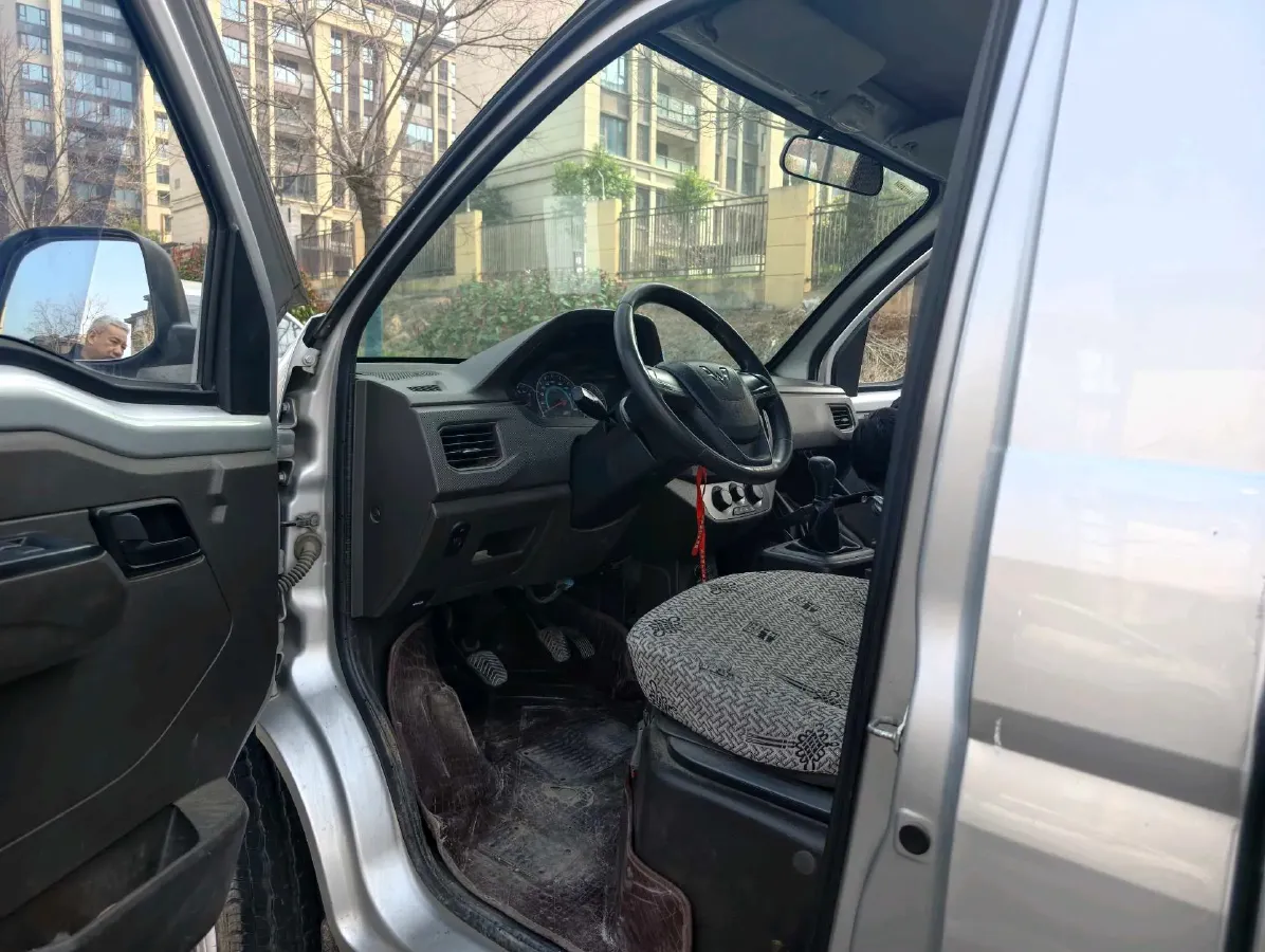 2019 WuLing RongGuang New Truck 1.5L 107HP L4 5MT,autocango,china used car exporter,china ev exporter,chinese used car exporter,chinese used ev exporter