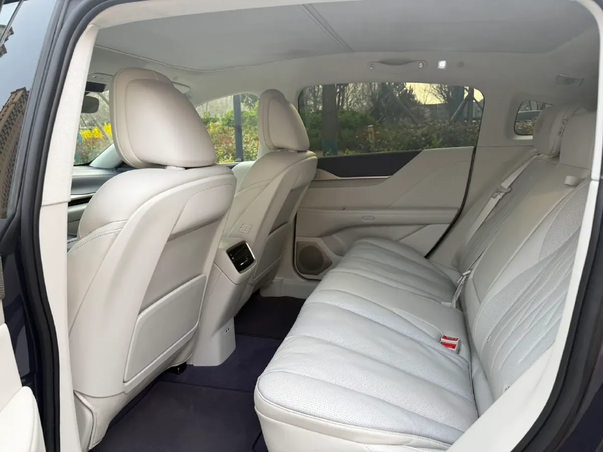 2026 Avatr 07 1.5T 156HP L4 REEV,autocango,china used car exporter,china ev exporter,chinese used car exporter,chinese used ev exporter