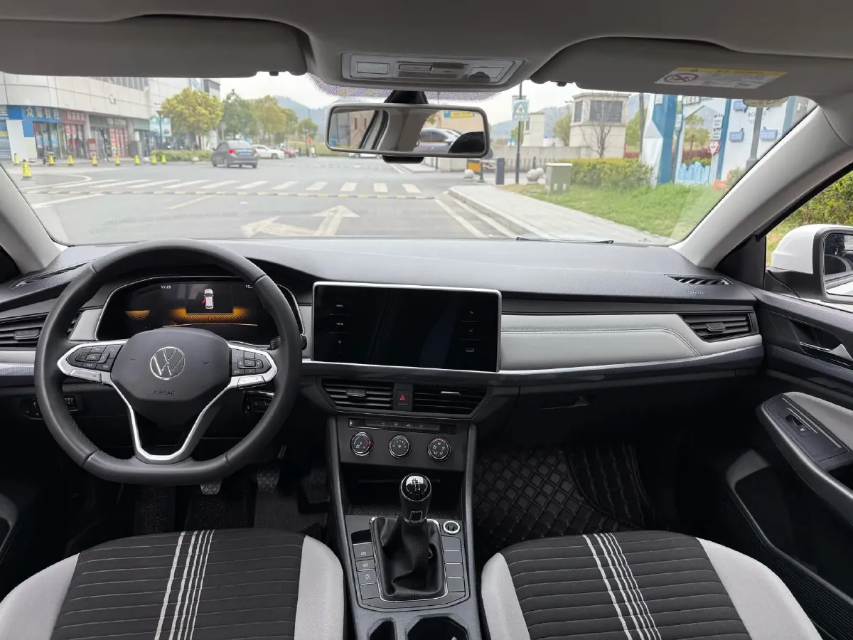 2024 Volkswagen Bora 1.2T 116HP L4 5MT,autocango,china used car exporter,china ev exporter,chinese used car exporter,chinese used ev exporter