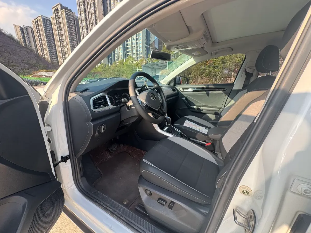2022 Volkswagen T-Roc 1.4T 150HP L4 7DCT,autocango,china used car exporter,china ev exporter,chinese used car exporter,chinese used ev exporter