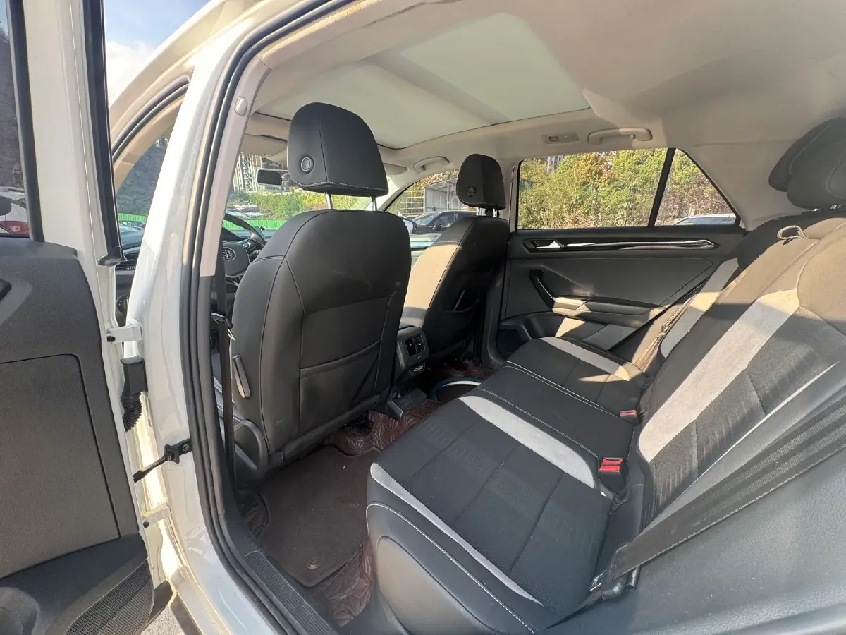 2022 Volkswagen T-Roc 1.4T 150HP L4 7DCT,autocango,china used car exporter,china ev exporter,chinese used car exporter,chinese used ev exporter
