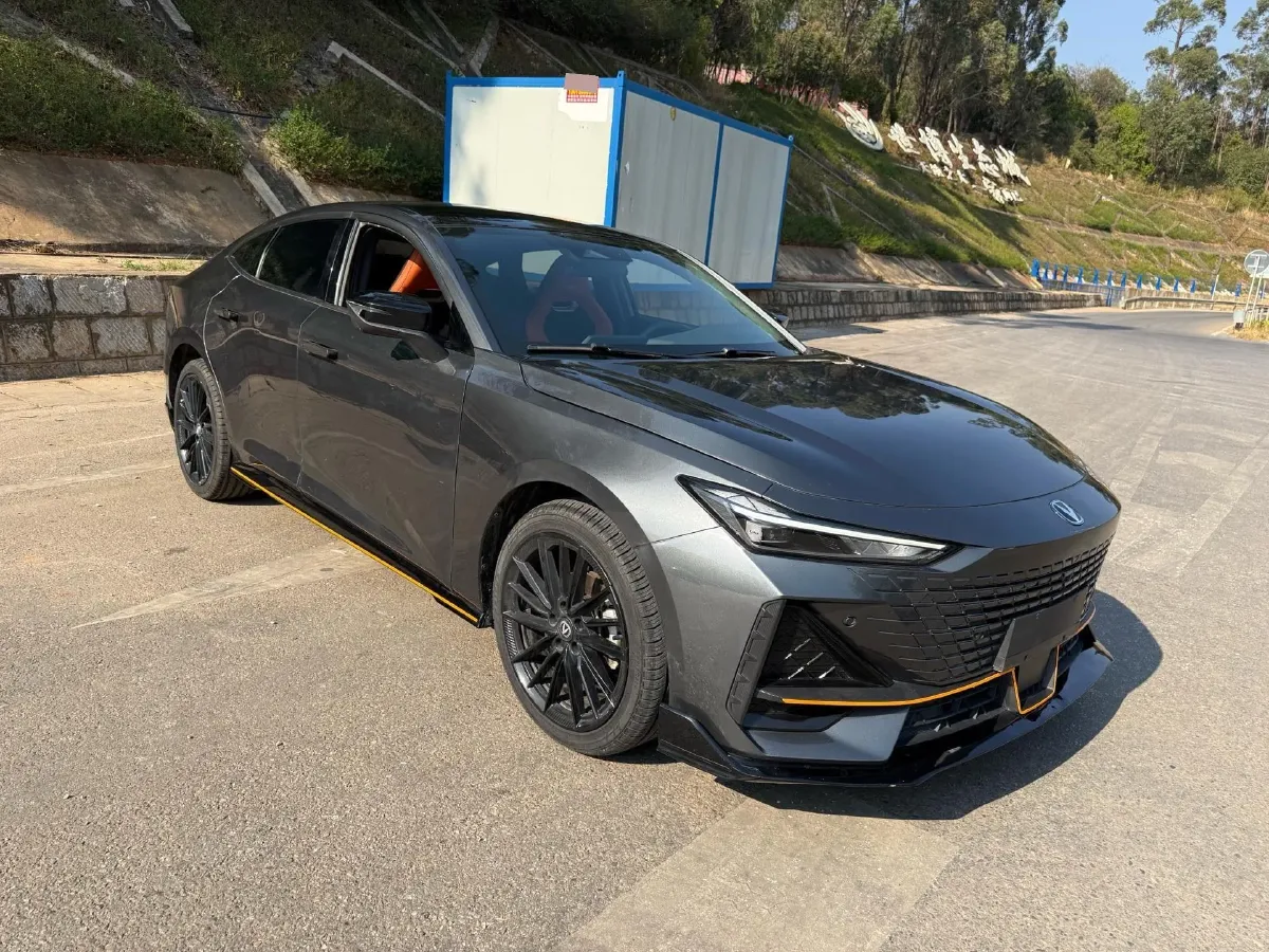 2023 ChangAn UNI-V 1.5T 188HP L4 7DCT,autocango,china used car exporter,china ev exporter,chinese used car exporter,chinese used ev exporter