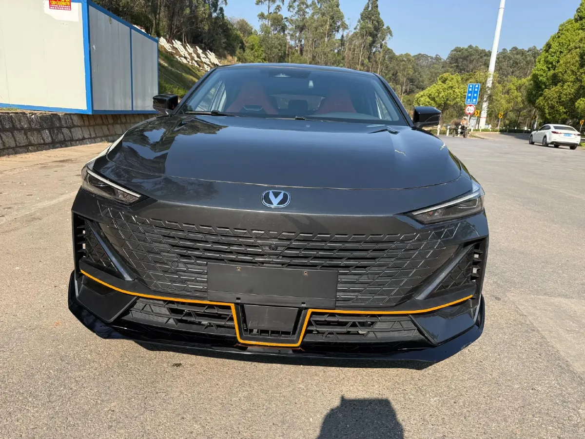 2023 ChangAn UNI-V 1.5T 188HP L4 7DCT,autocango,china used car exporter,china ev exporter,chinese used car exporter,chinese used ev exporter