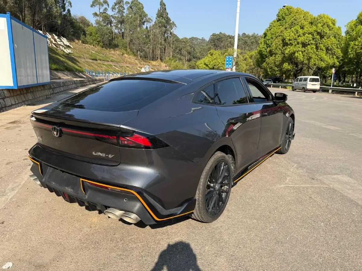 2023 ChangAn UNI-V 1.5T 188HP L4 7DCT,autocango,china used car exporter,china ev exporter,chinese used car exporter,chinese used ev exporter