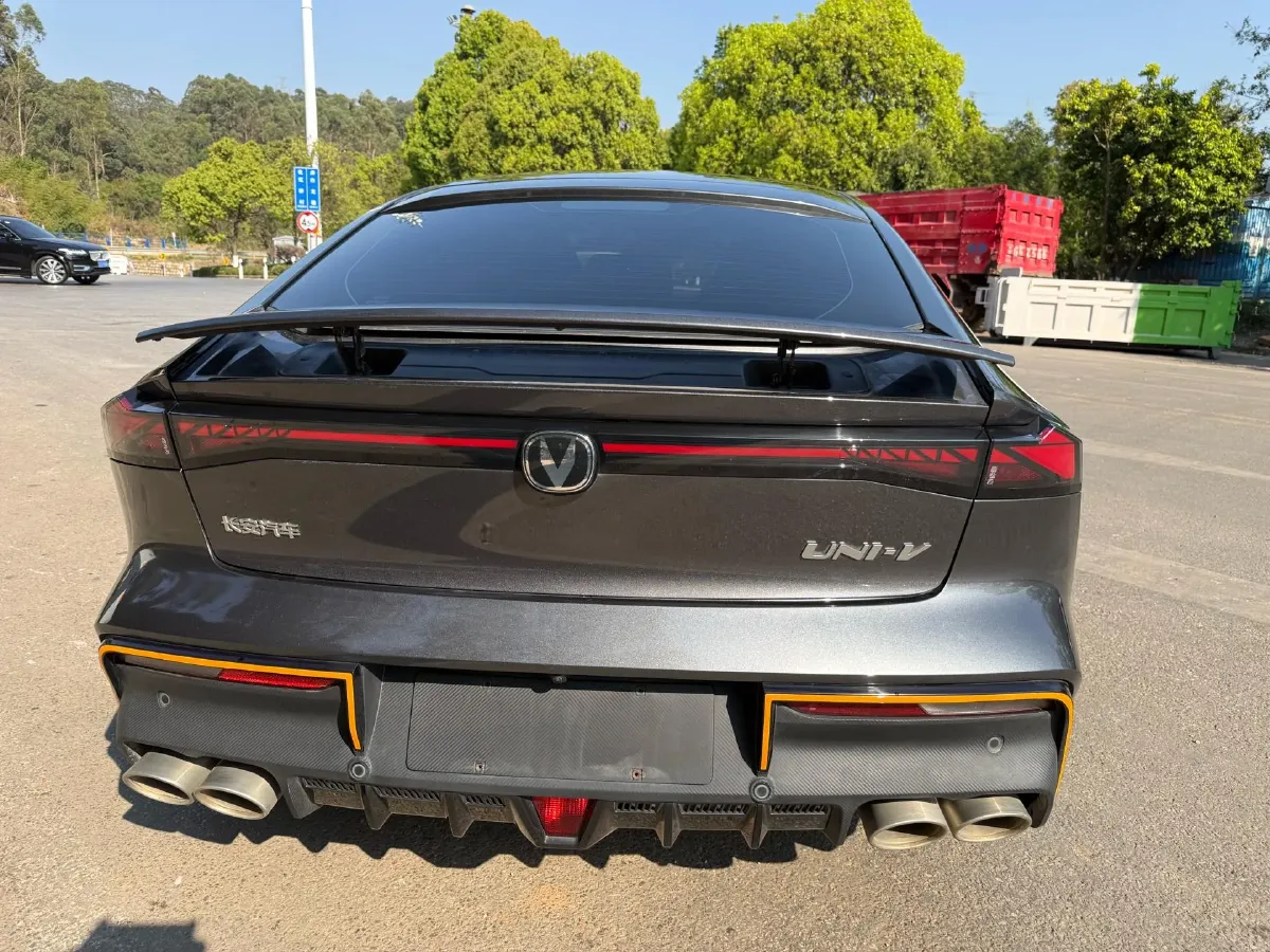 2023 ChangAn UNI-V 1.5T 188HP L4 7DCT,autocango,china used car exporter,china ev exporter,chinese used car exporter,chinese used ev exporter