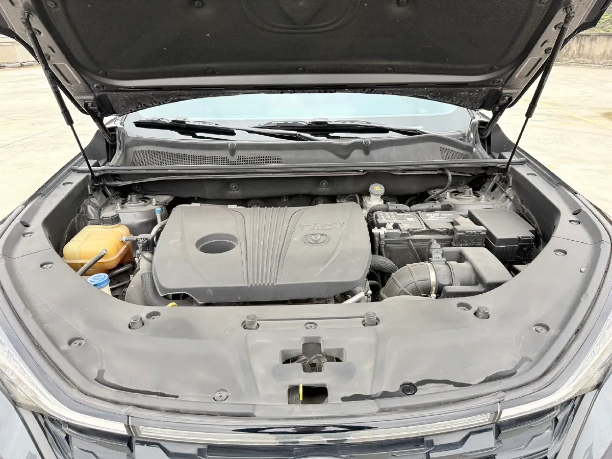 2022 ChangAn CS75 Plus 2.0T 233HP L4 8AT,autocango,china used car exporter,china ev exporter,chinese used car exporter,chinese used ev exporter