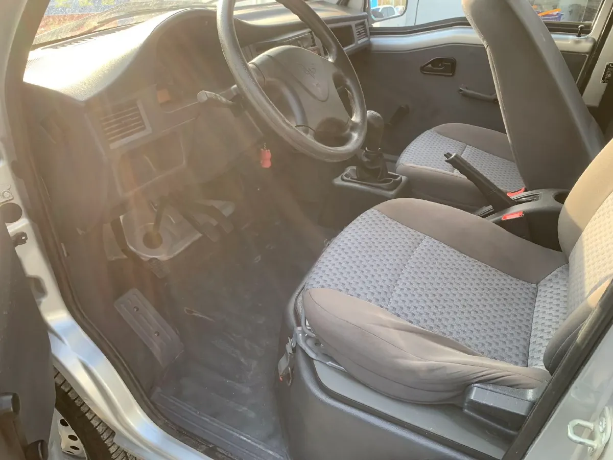 2015 WuLing ZhiGuang 1.2L 82HP L4 5MT,autocango,china used car exporter,china ev exporter,chinese used car exporter,chinese used ev exporter