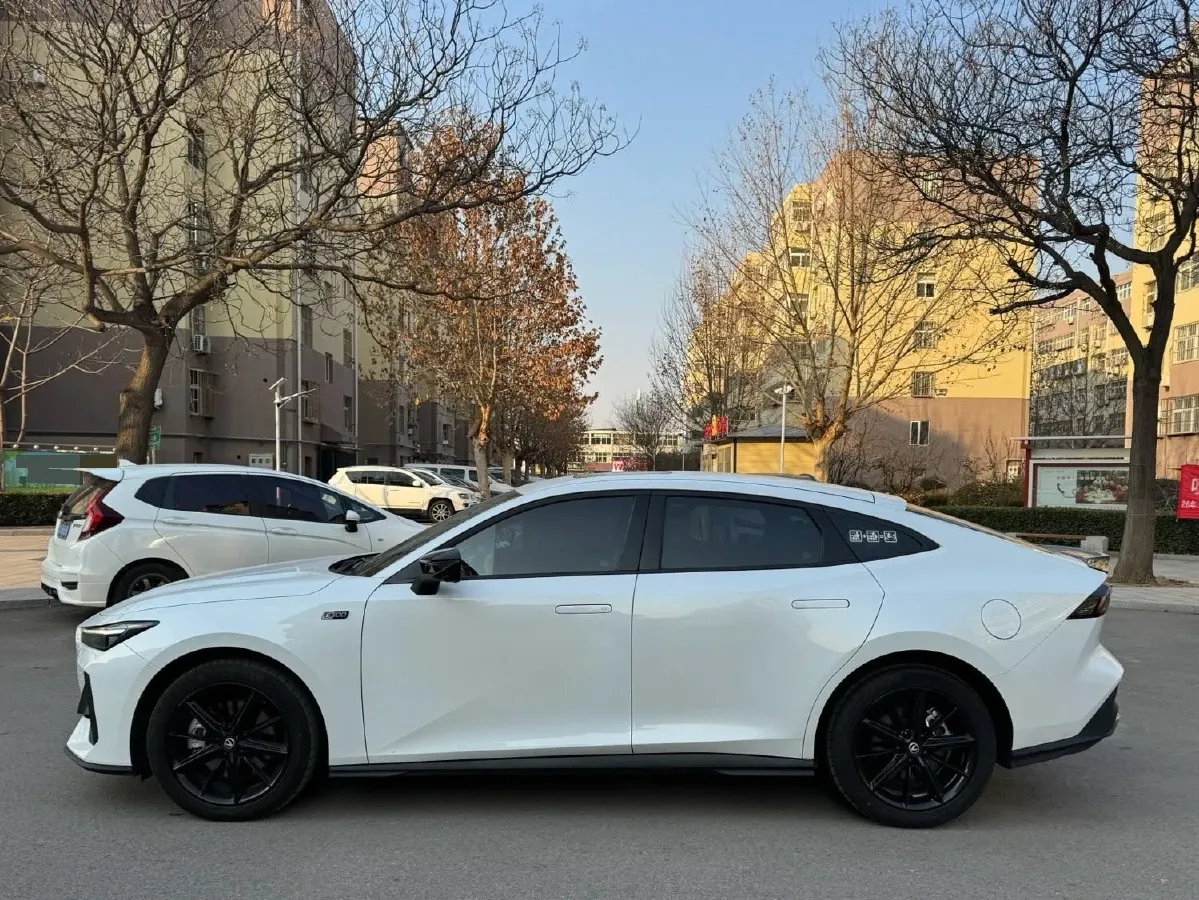 2023 ChangAn UNI-V iDD 1.5T 170HP L4 6TCT PHEV 18.4KWH,autocango,china used car exporter,china ev exporter,chinese used car exporter,chinese used ev exporter