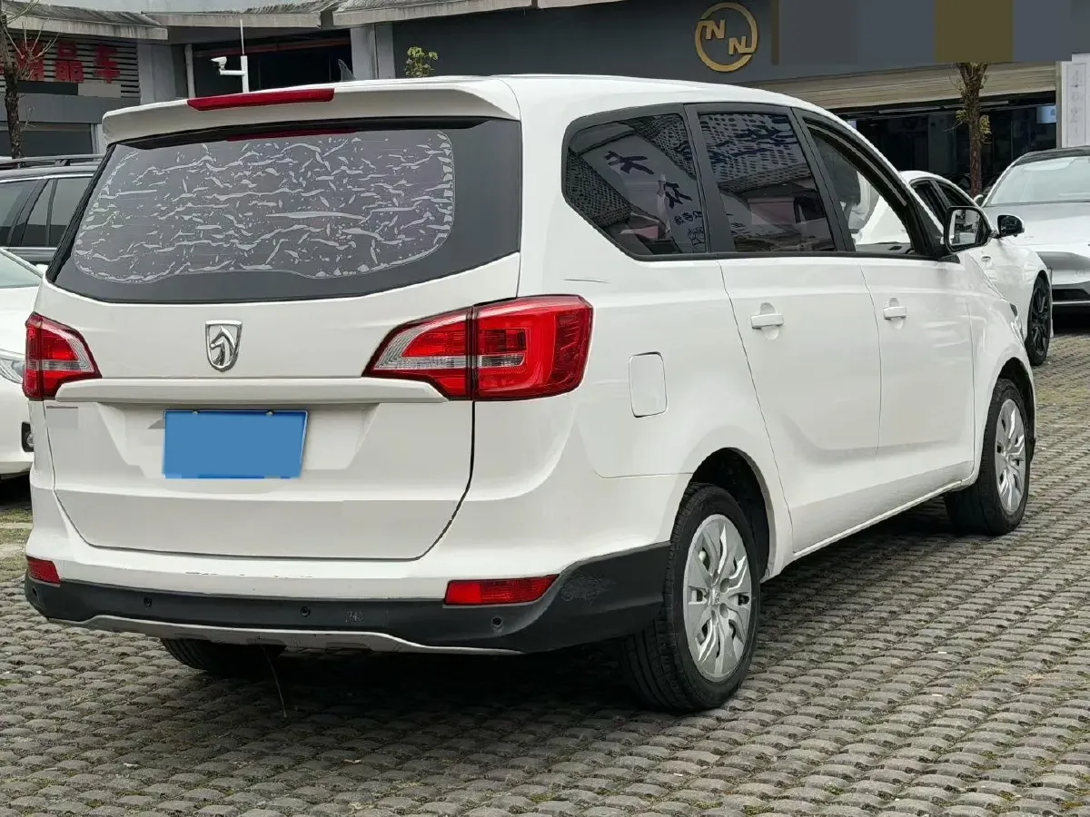 2019 BaoJun 730 1.5L 105HP L4 6MT,autocango,china used car exporter,china ev exporter,chinese used car exporter,chinese used ev exporter