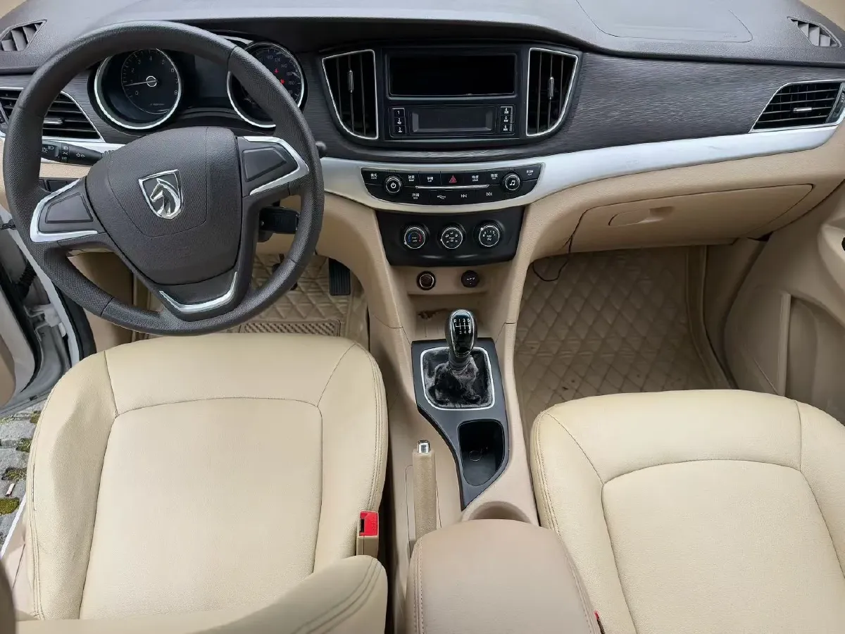 2019 BaoJun 730 1.5L 105HP L4 6MT,autocango,china used car exporter,china ev exporter,chinese used car exporter,chinese used ev exporter