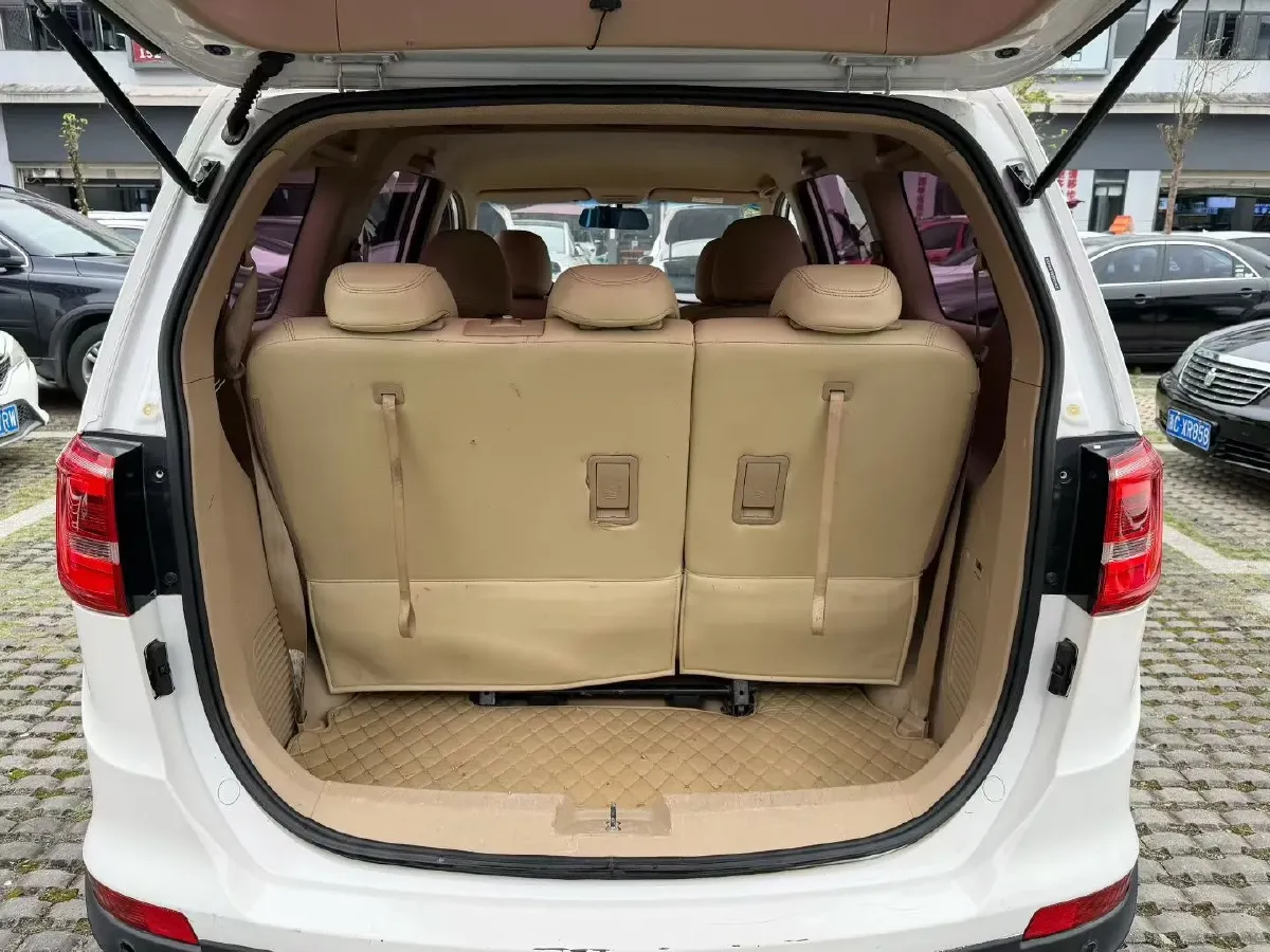 2019 BaoJun 730 1.5L 105HP L4 6MT,autocango,china used car exporter,china ev exporter,chinese used car exporter,chinese used ev exporter