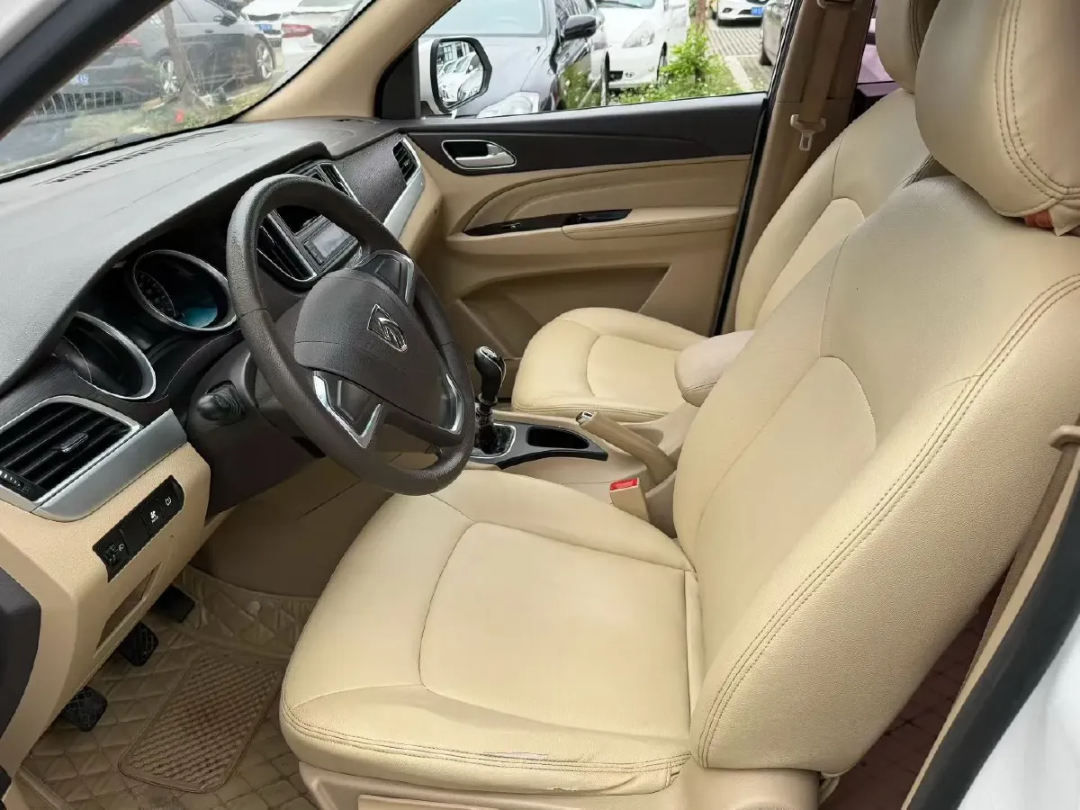 2019 BaoJun 730 1.5L 105HP L4 6MT,autocango,china used car exporter,china ev exporter,chinese used car exporter,chinese used ev exporter