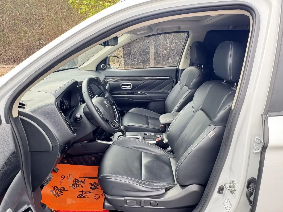 2020 Mitsubishi Outlander 2.0L 166HP L4 CVT,autocango,china used car exporter,china ev exporter,chinese used car exporter,chinese used ev exporter