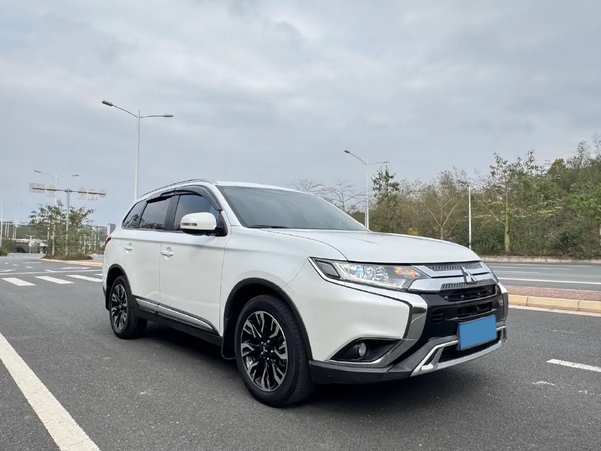 2020 Mitsubishi Outlander 2.0L 166HP L4 CVT,autocango,china used car exporter,china ev exporter,chinese used car exporter,chinese used ev exporter