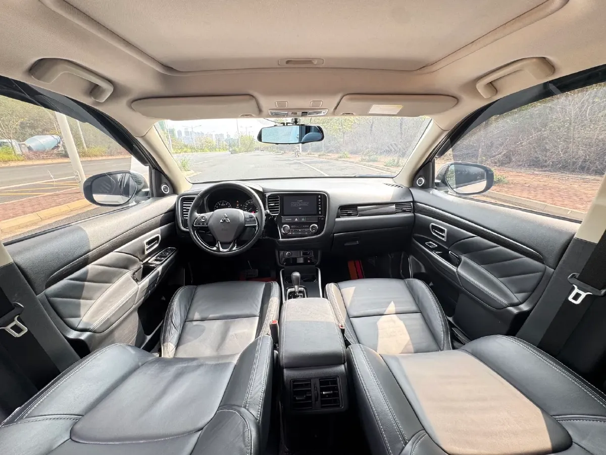 2020 Mitsubishi Outlander 2.0L 166HP L4 CVT,autocango,china used car exporter,china ev exporter,chinese used car exporter,chinese used ev exporter